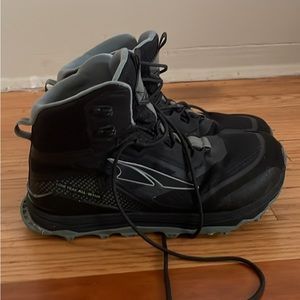 W8 Altra Lone Peak Mid all weather hiking boots